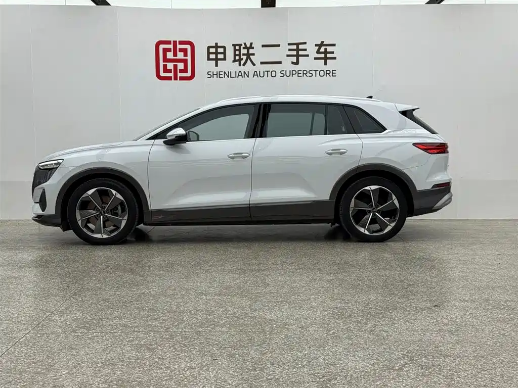 AUDI Q5 E TRON