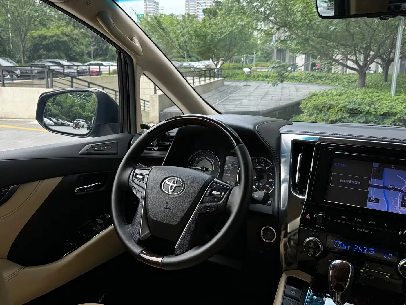 Toyota Alphard 2019 Hybrid 2.5L Luxury фото 23