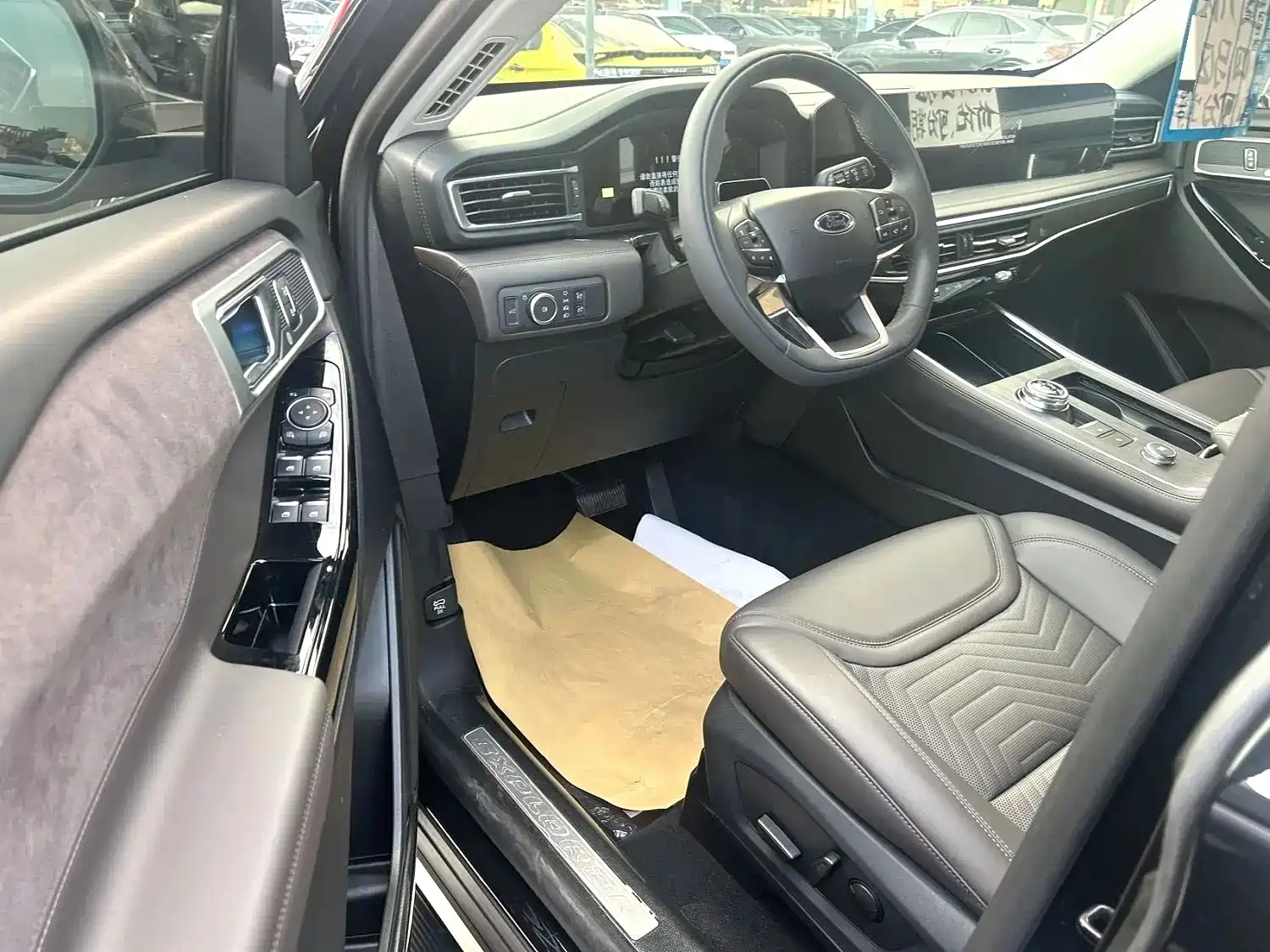 Фото 4 - Ford Explorer
