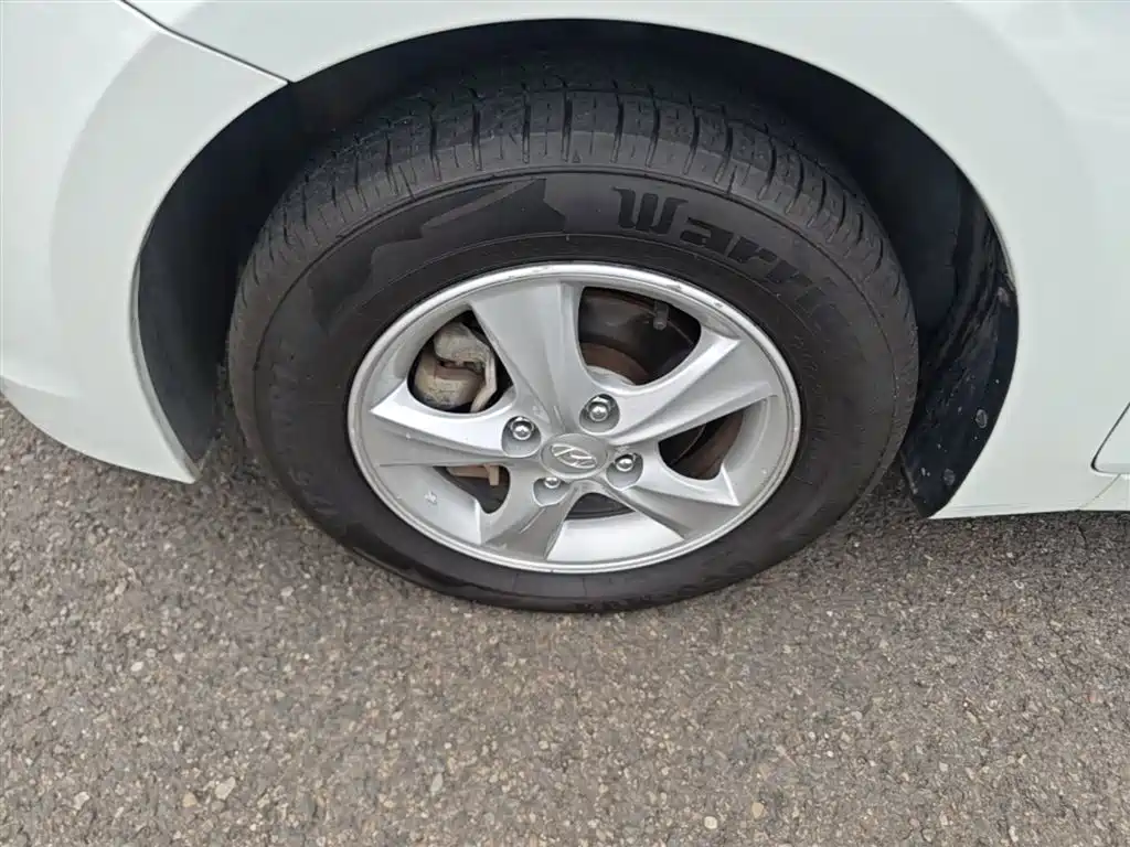 Hyundai Verna 2014 1.4L Automatic Leading GLX фото 23