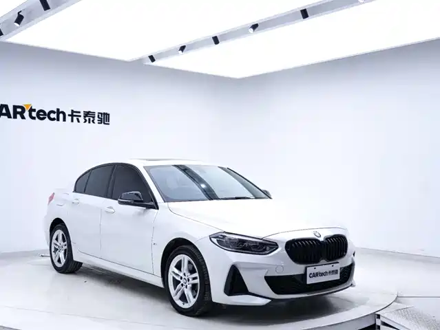 BMW 1 Series 2022 120i M Sport Shadow Edition — фото 2