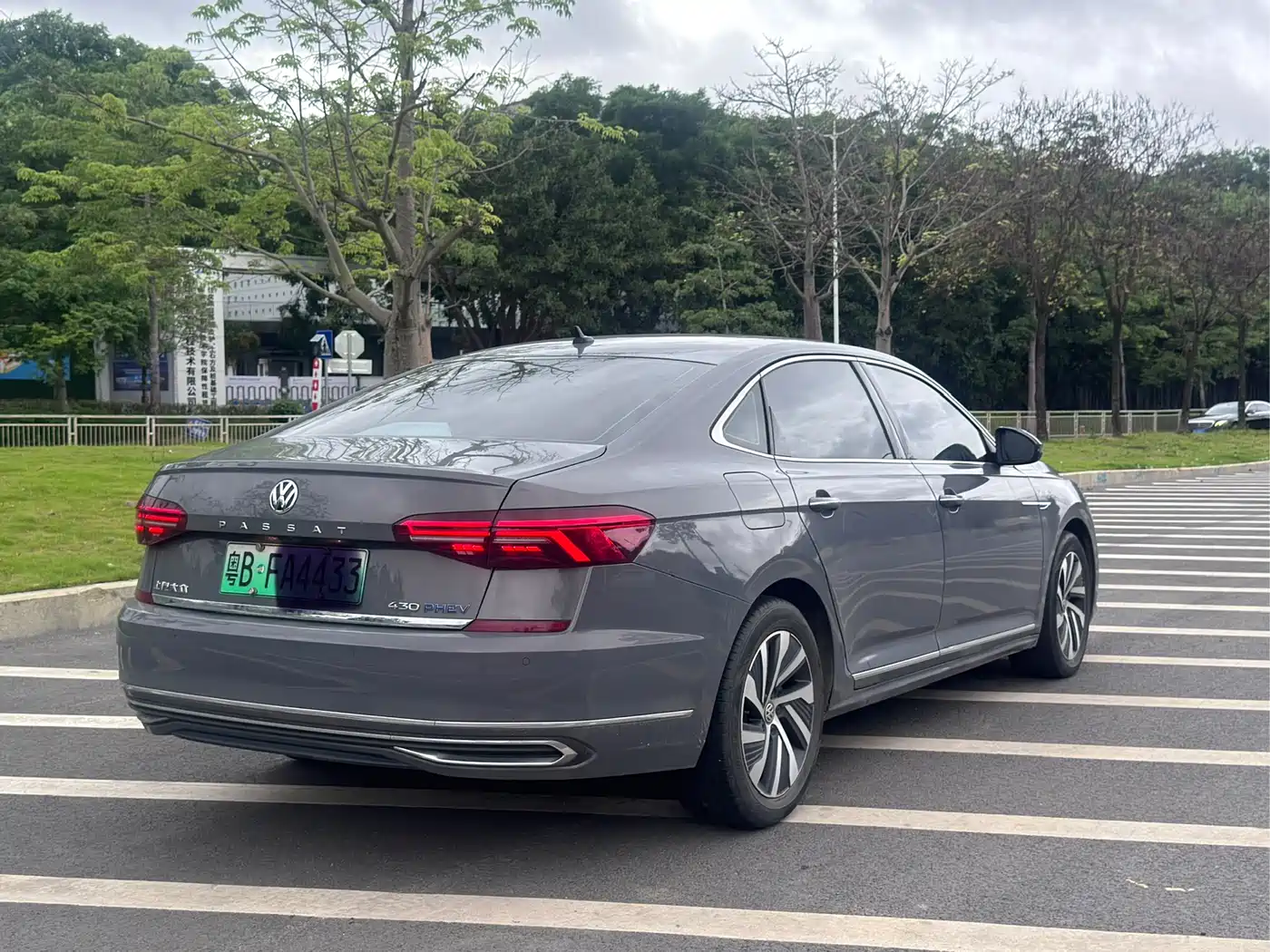 Volkswagen Passat New Energy 2019 430PHEV Hybrid Luxury Edition фото 4