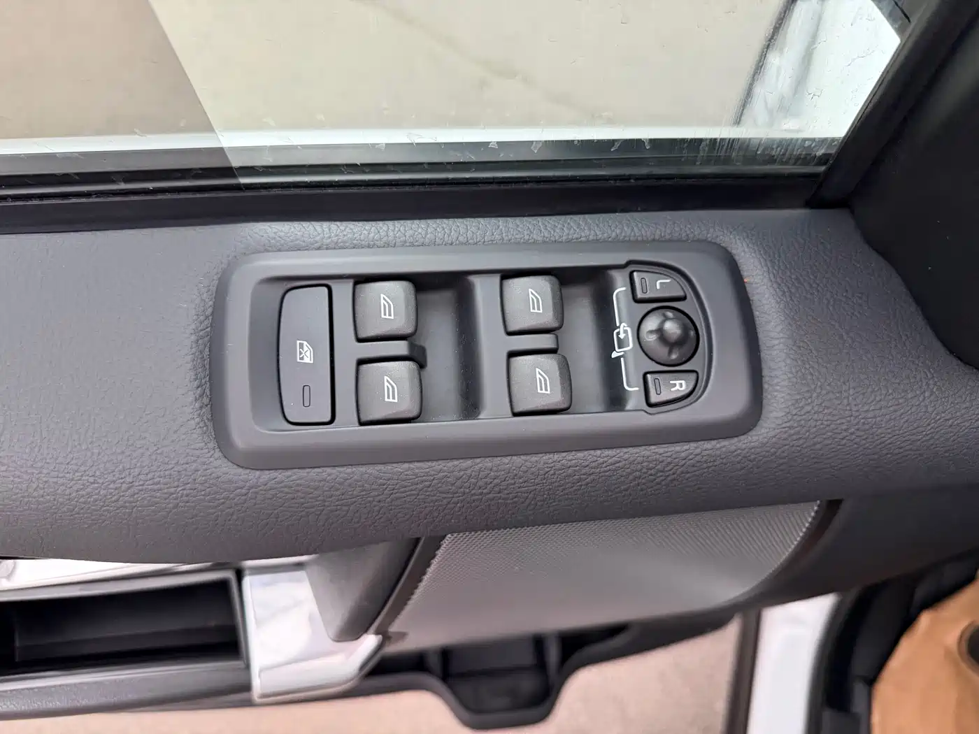 Land Rover Discovery 2014 3.0 SC V6 HSE фото 24