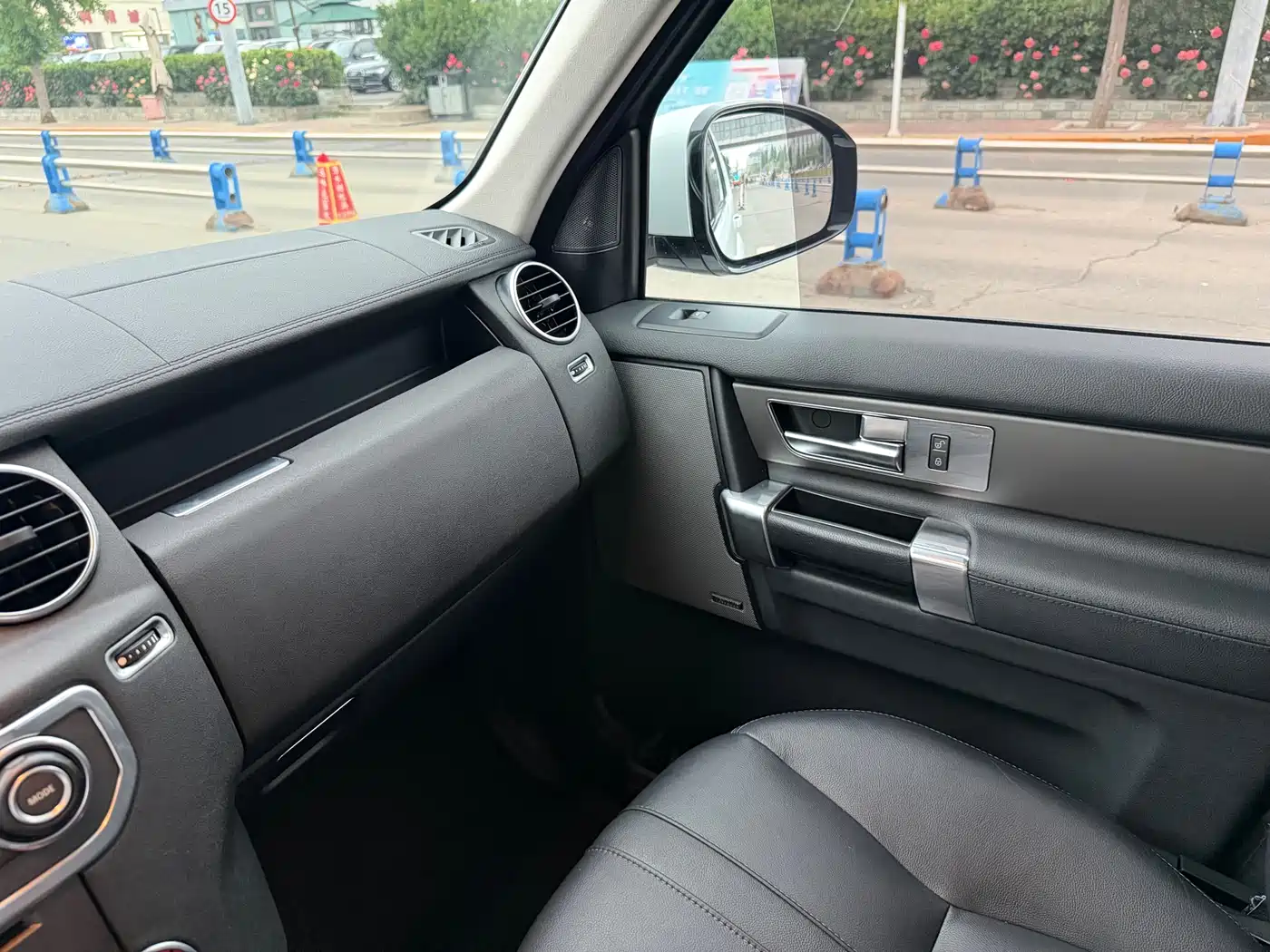Land Rover Discovery 2014 3.0 SC V6 HSE фото 22