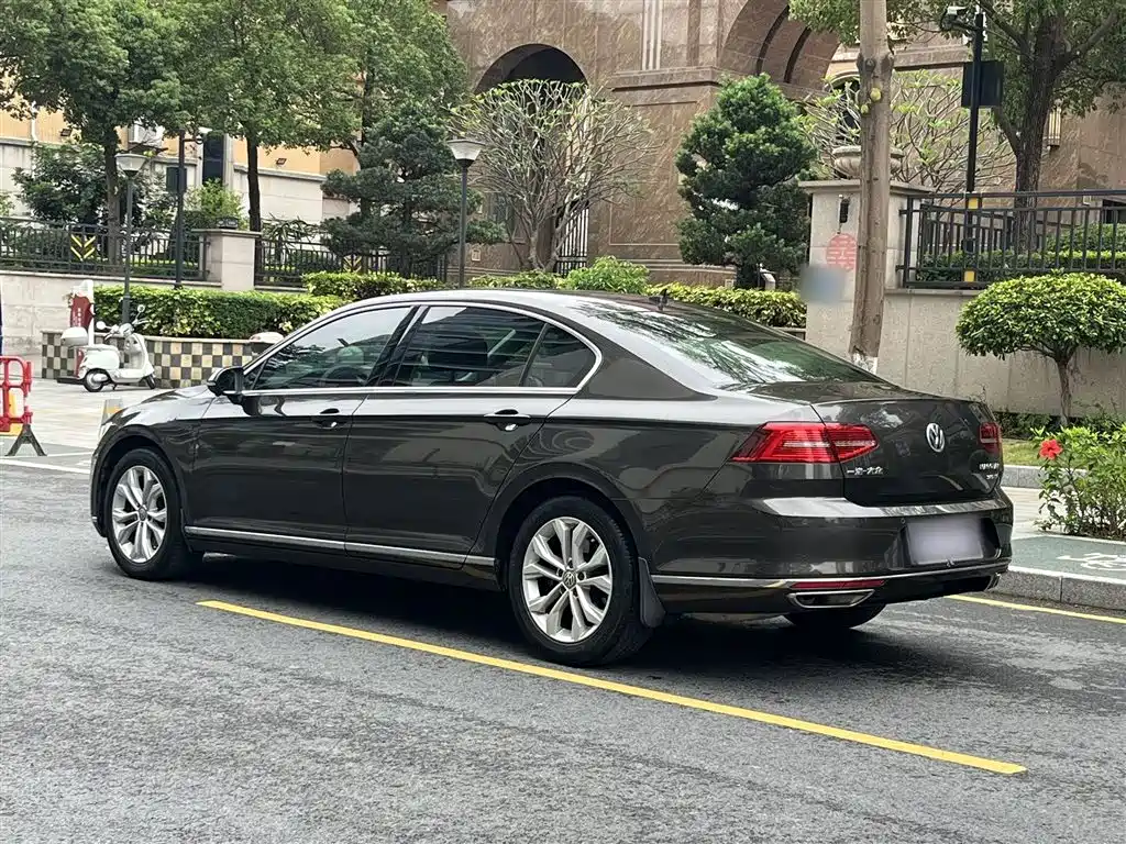 Volkswagen Magotan 2017 380TSI DSG Luxury фото 10