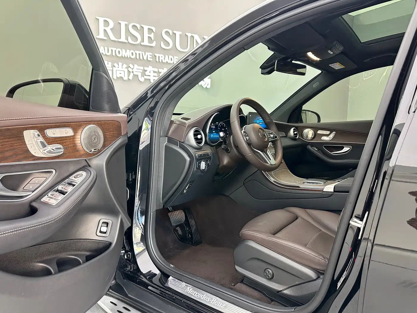 Mercedes-Benz GLC 2022 Facelift GLC 300 L 4MATIC Dynamic Collector's Edition фото 4