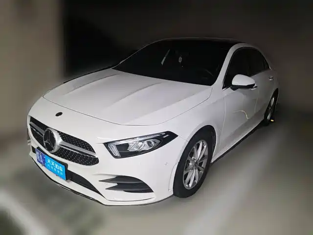 Mercedes-Benz A-Class 2021 A 200 L Sport Sedan Fashion Edition — фото 1