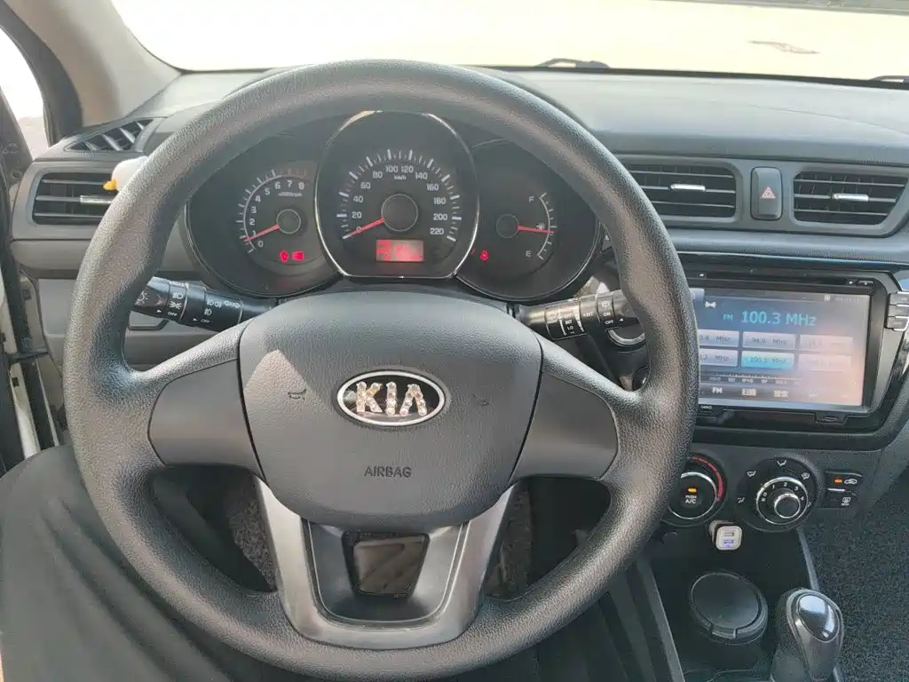 Photo 3 - Kia K2