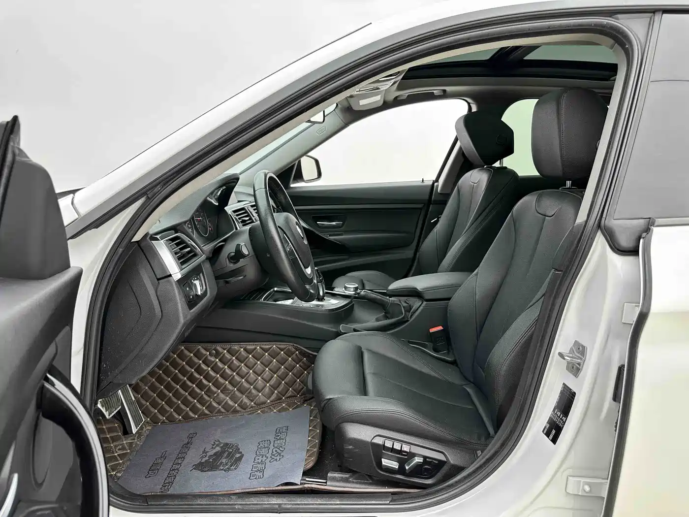 BMW 3 Series GT 2019 320i Fashion Model фото 9