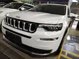 Photo 2 - Jeep Grand Commander