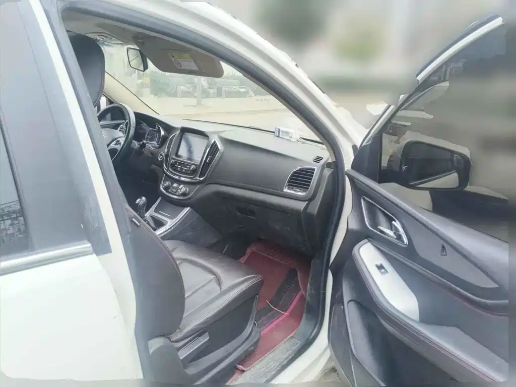 Baojun 560 2017 2016 1.8L Manual Luxury