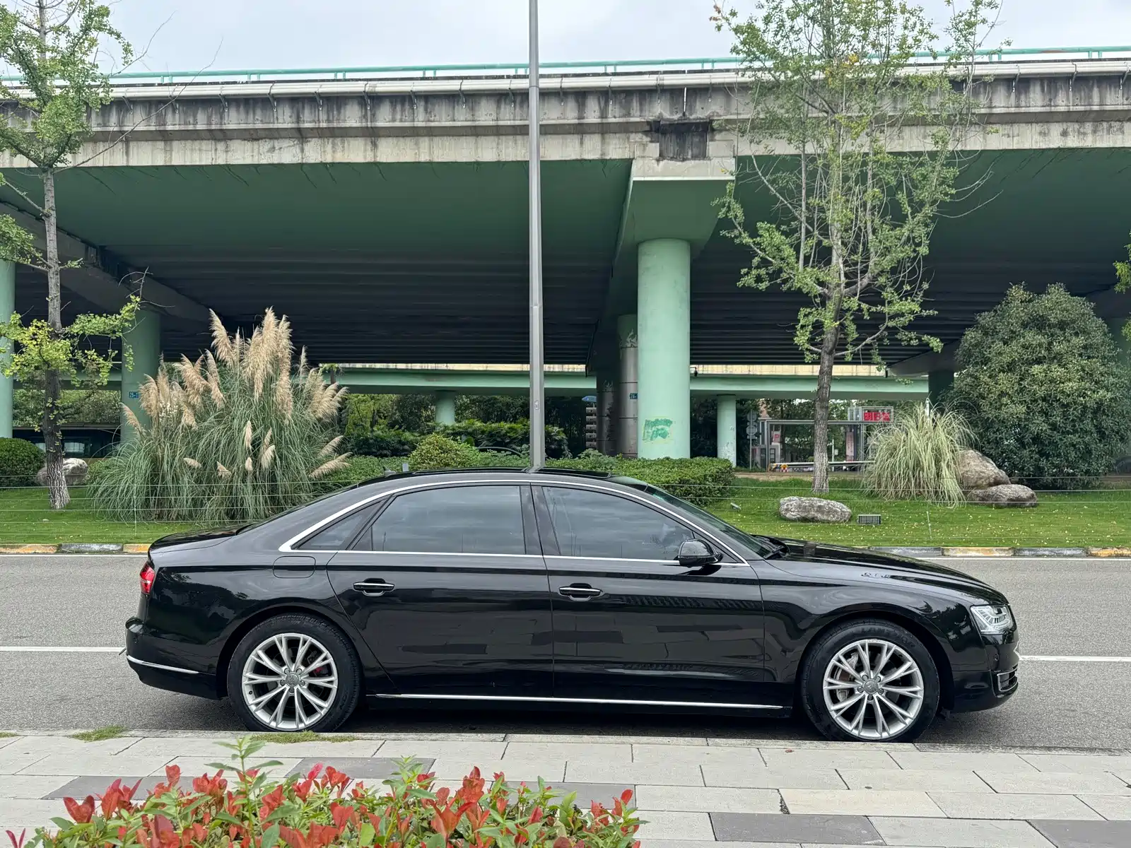 Фото 8 - Audi A8