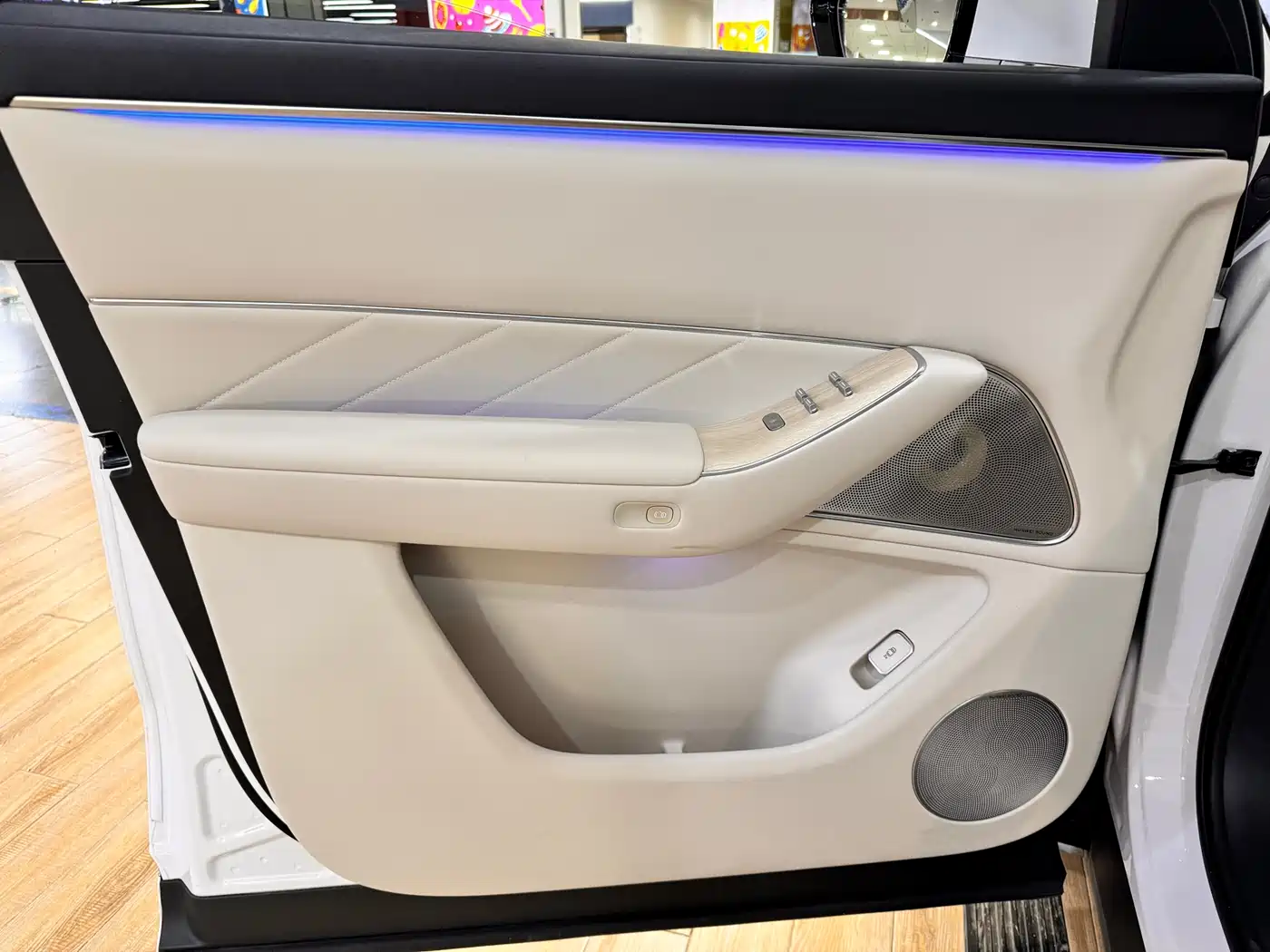 AITO Wenjie AITO M8 2025 Range Extender Max+ Edition 53.4kWh 5-seater фото 10