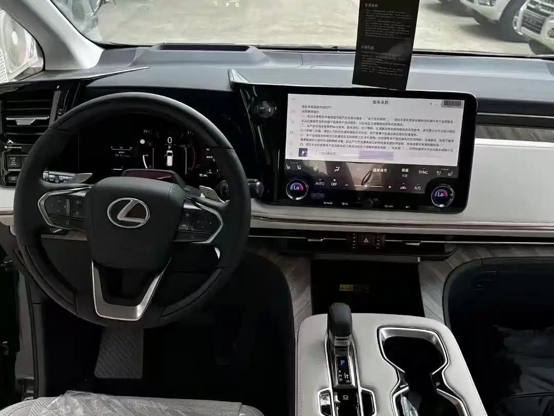 Lexus LM 2025 Model 500h Six-Seater Prestige Edition фото 10
