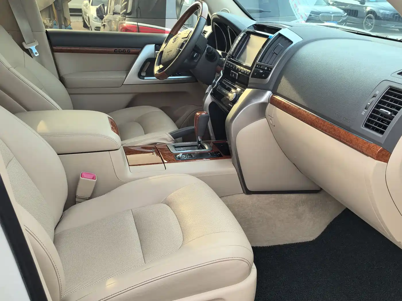 Toyota Land Cruiser 2012 4.6L Automatic VX-R фото 8