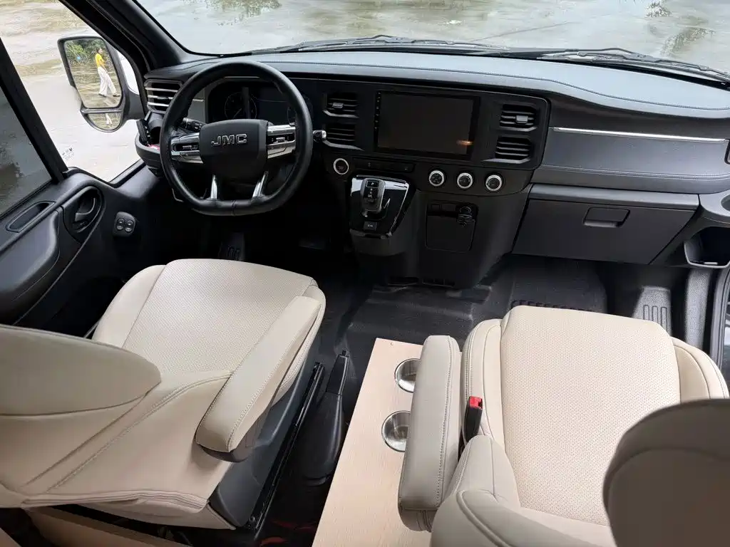 Jiangling JMC Fushun 2025 2023 2.0T Automatic Short Wheelbase Low Roof Commercial MPV 6 Seats (Liftgate)