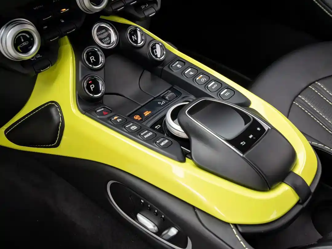 Фото 4 - Aston Martin Vantage