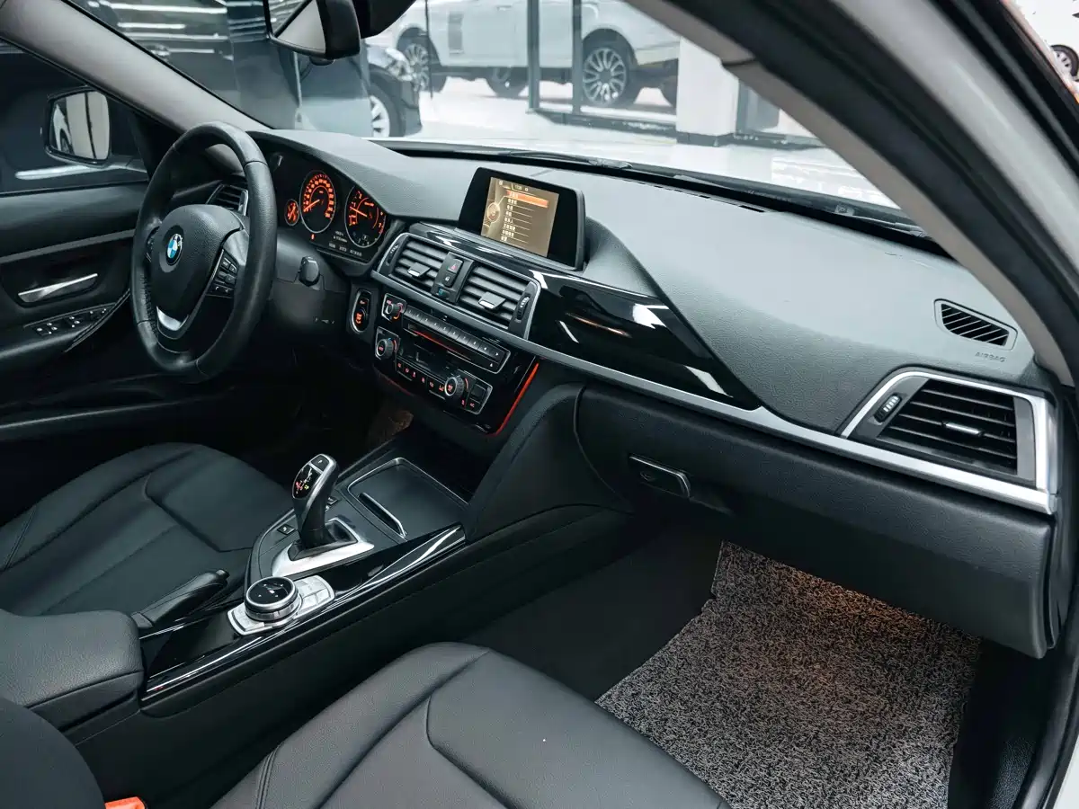 BMW 3 Series 2017 320Li M Sport фото 18