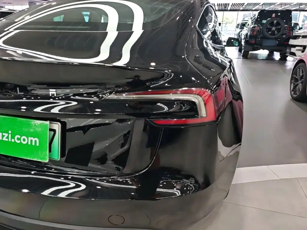 Фото 8 - Tesla Model 3