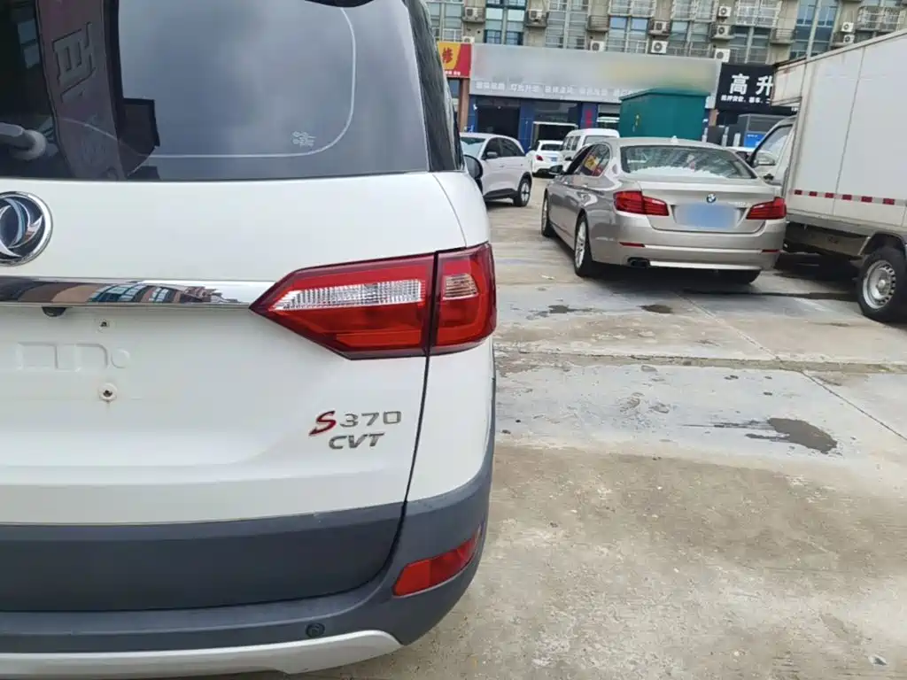 Dongfeng Fengguang Fengguang 370 2018 2018 S370 1.5L CVT Luxury (7-seater)