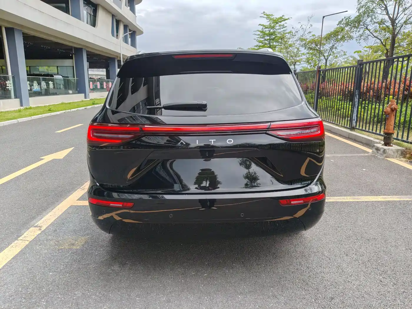 AITO Wenjie AITO M7 2024 1.5T RWD Plus 5-Seater фото 16