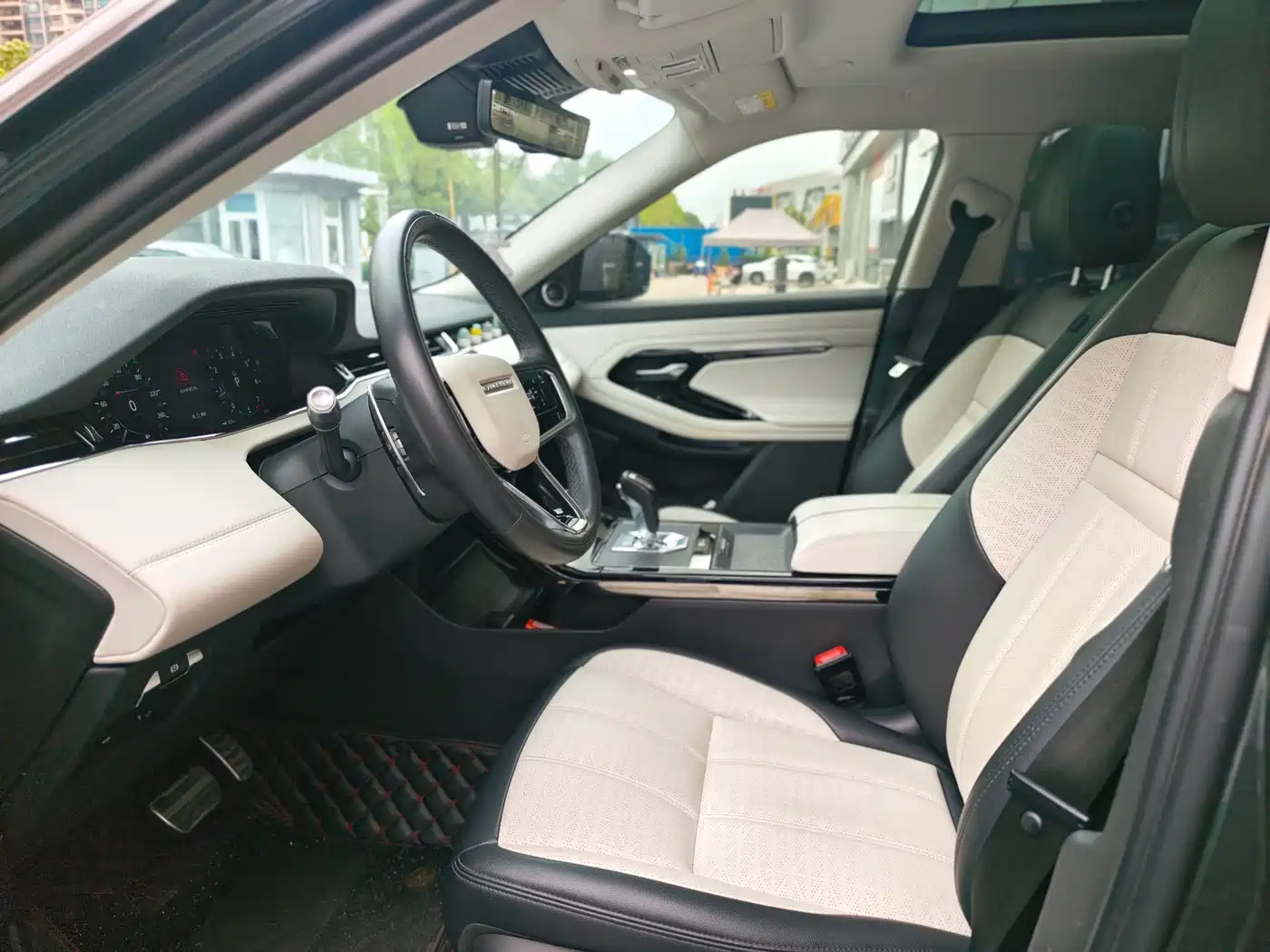 Land Rover Range Rover Evoque 2021 Range Rover Evoque L 249PS R-Dynamic First Edition Launch Edition фото 4
