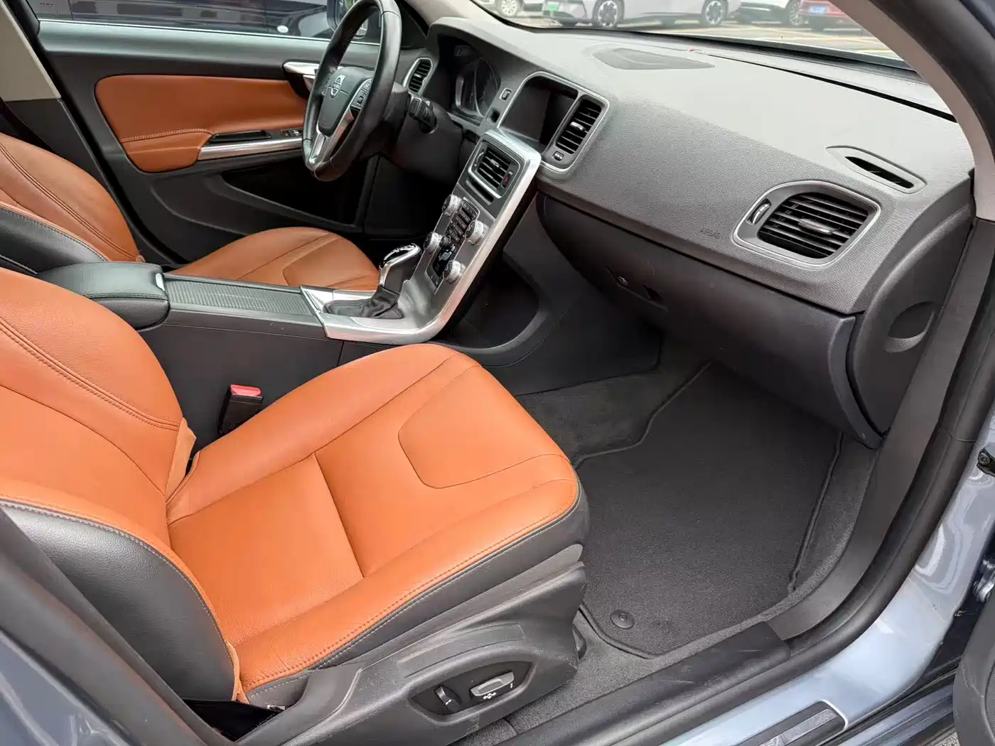 VOLVO S60