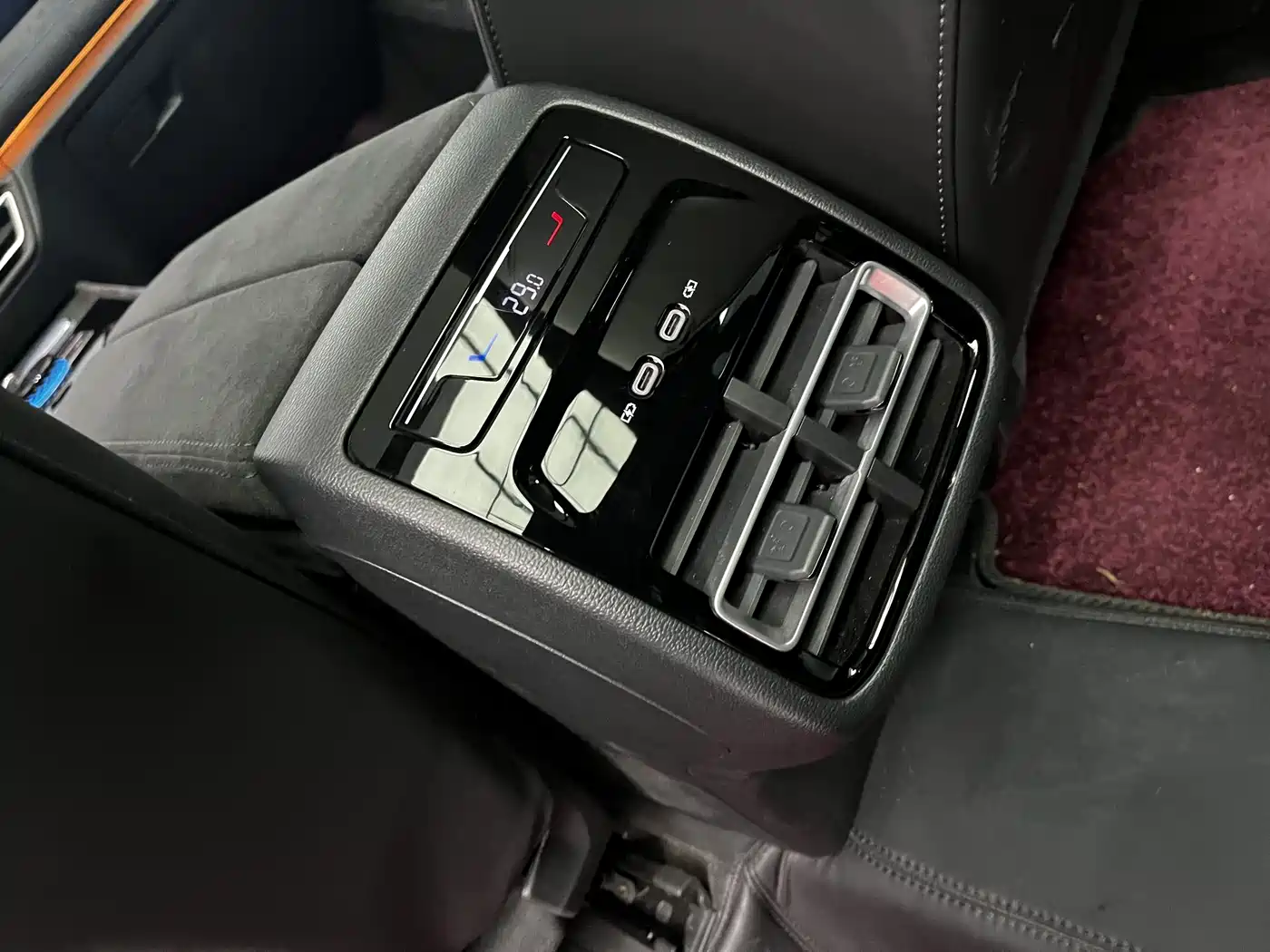 Volkswagen Tiguan L 2024 PRO 330TSI FWD R-Line Intelligent Premium Edition фото 12