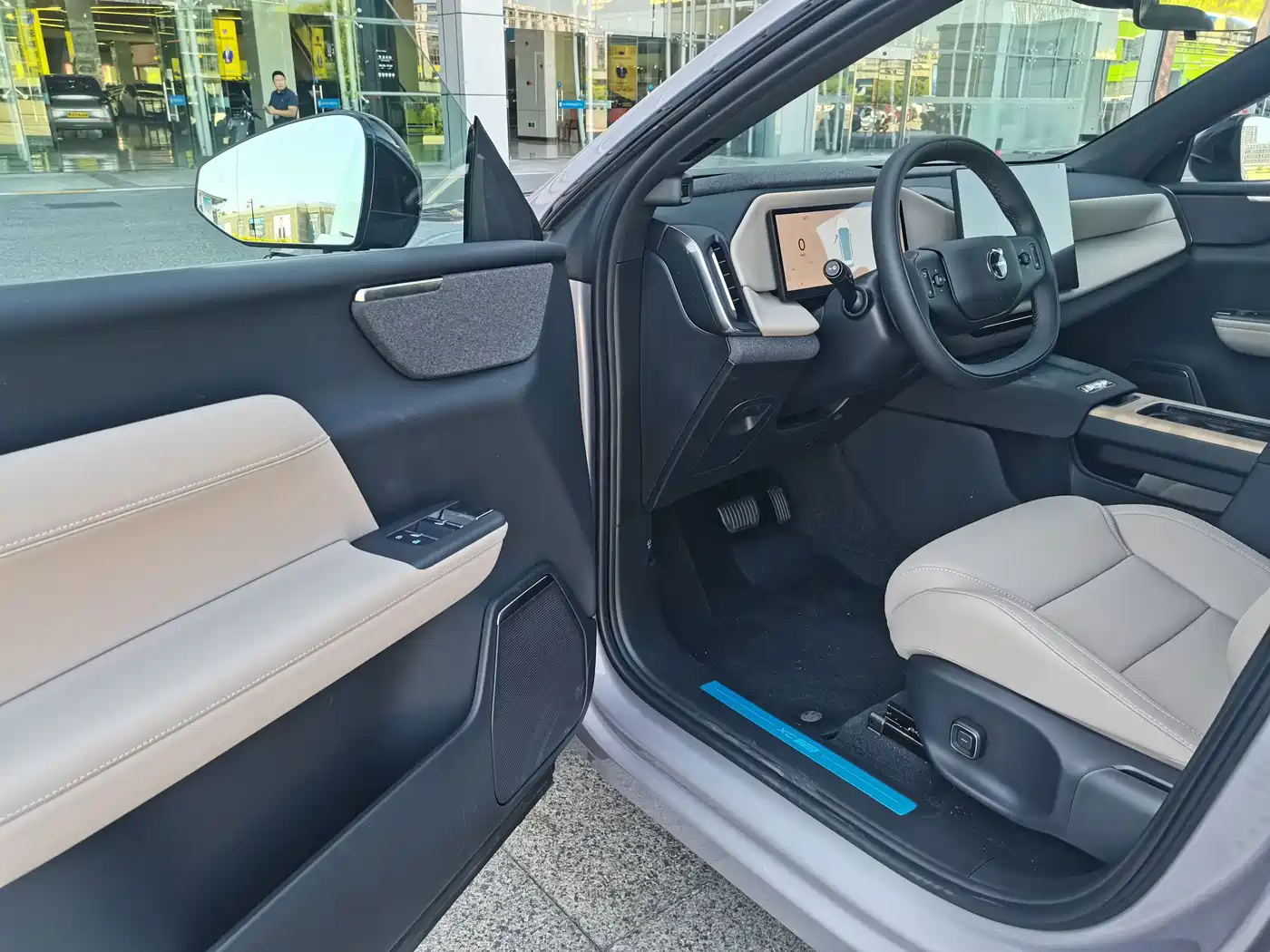 Volvo XC70 Plug-in Hybrid 2026 2025 Standard