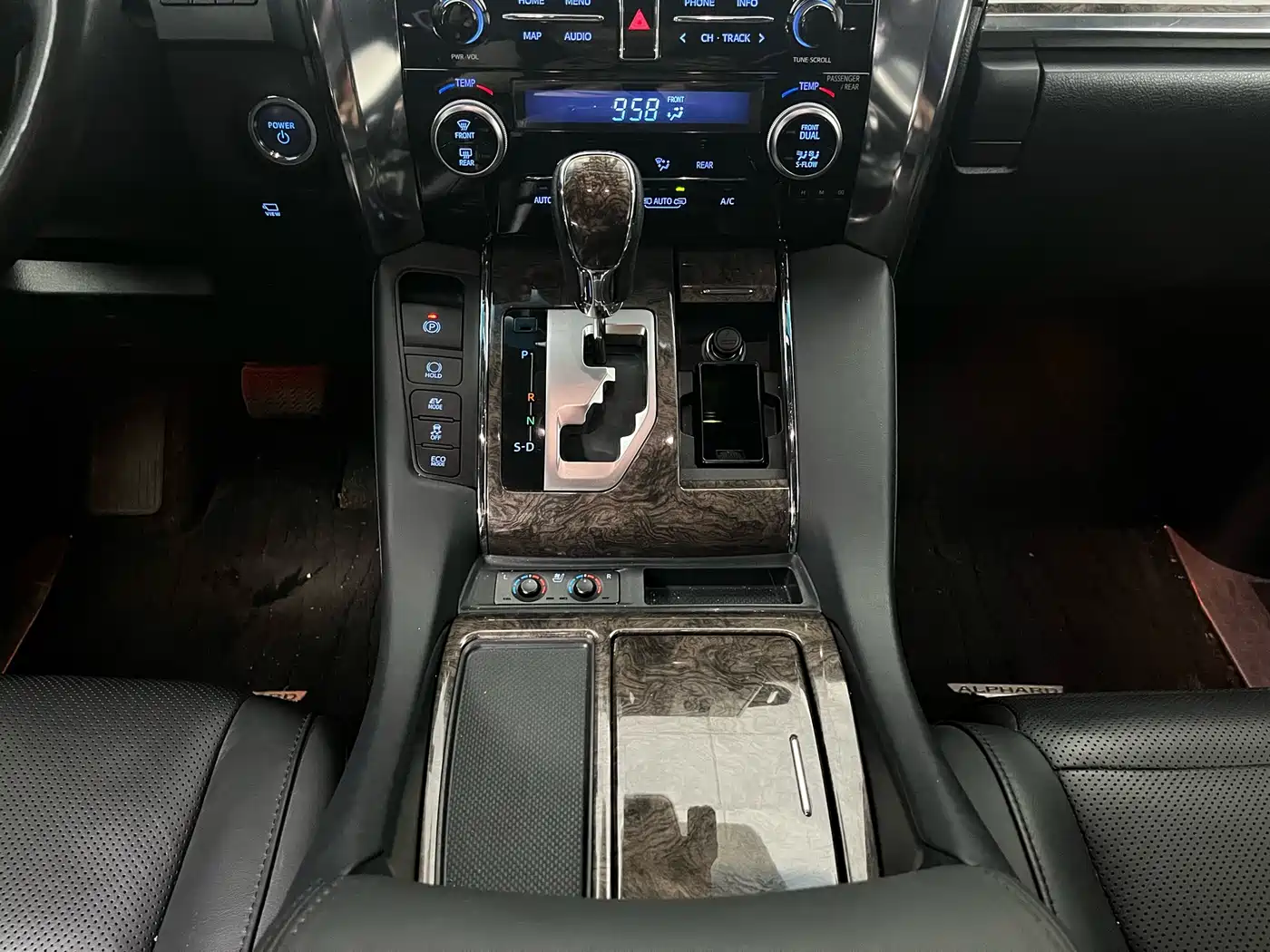 Toyota Alphard 2021 Hybrid 2.5L Premium фото 13