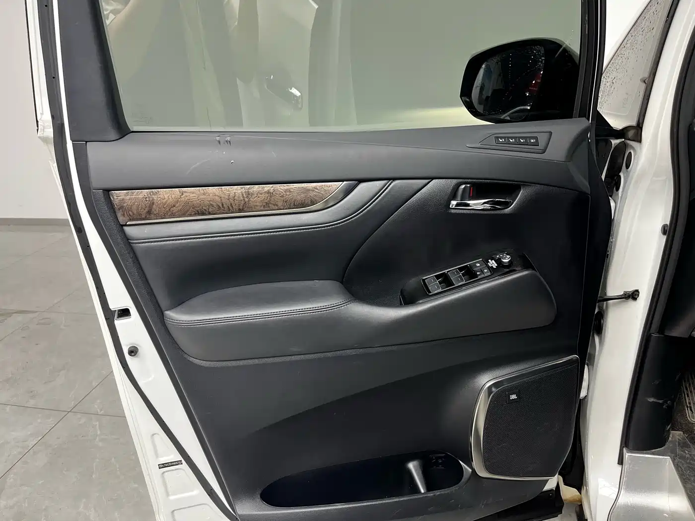 Toyota Alphard 2021 Hybrid 2.5L Premium фото 16