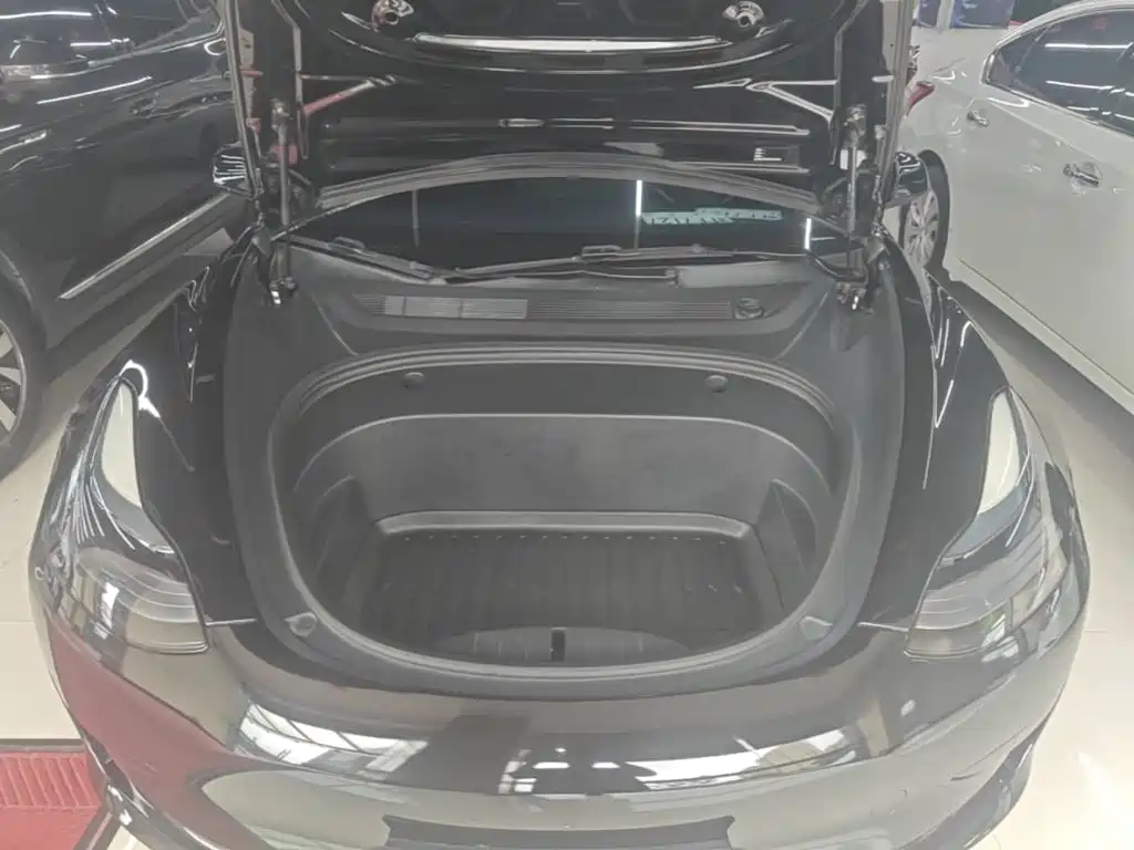 Фото 20 - Tesla Model 3