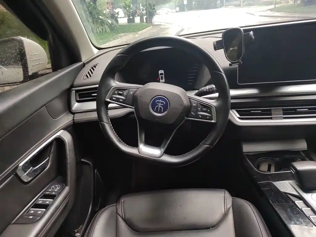 Photo 6 - BYD Song Pro