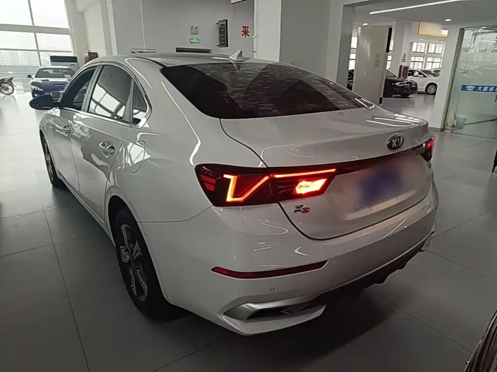 Фото 5 - Kia K3