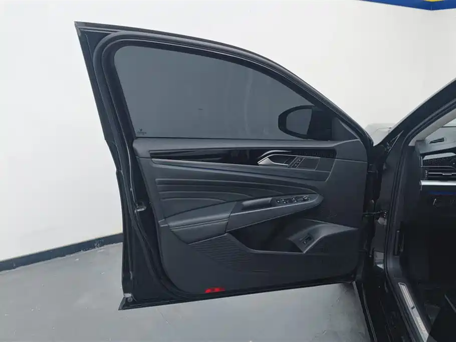 Volkswagen Passat 2022 330TSI Luxury Edition фото 7