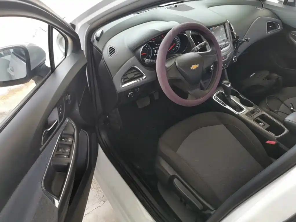 Chevrolet Cruze 2017 2018 320 Automatic Pioneer Sunroof Edition