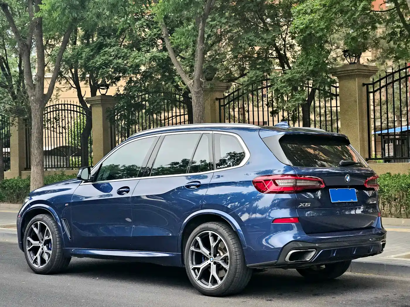 BMW X5 (Import) 2019 xDrive40i Exclusive M Sport Package фото 3