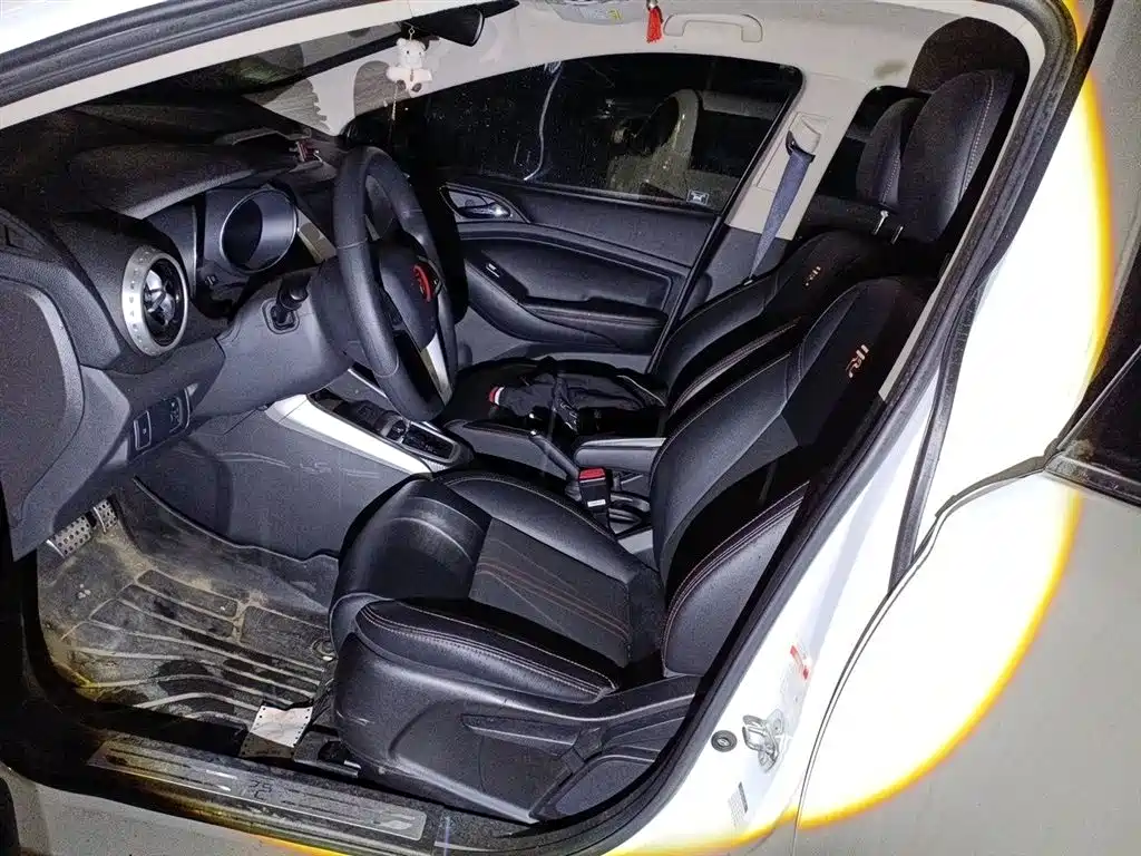 BYD Yuan 2017 1.5L Auto Cool Connect фото 8