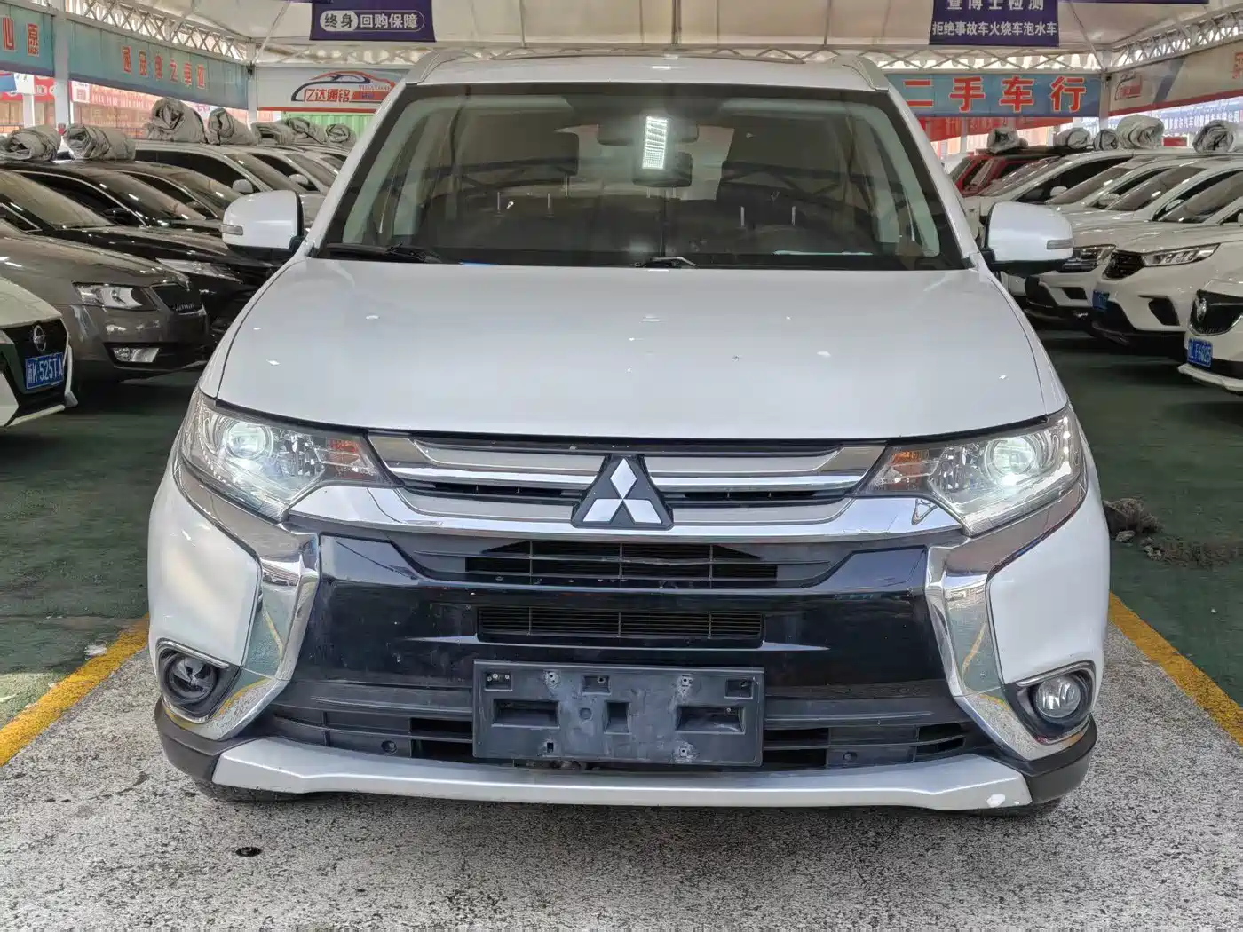 MITSUBISHI OUTLANDER