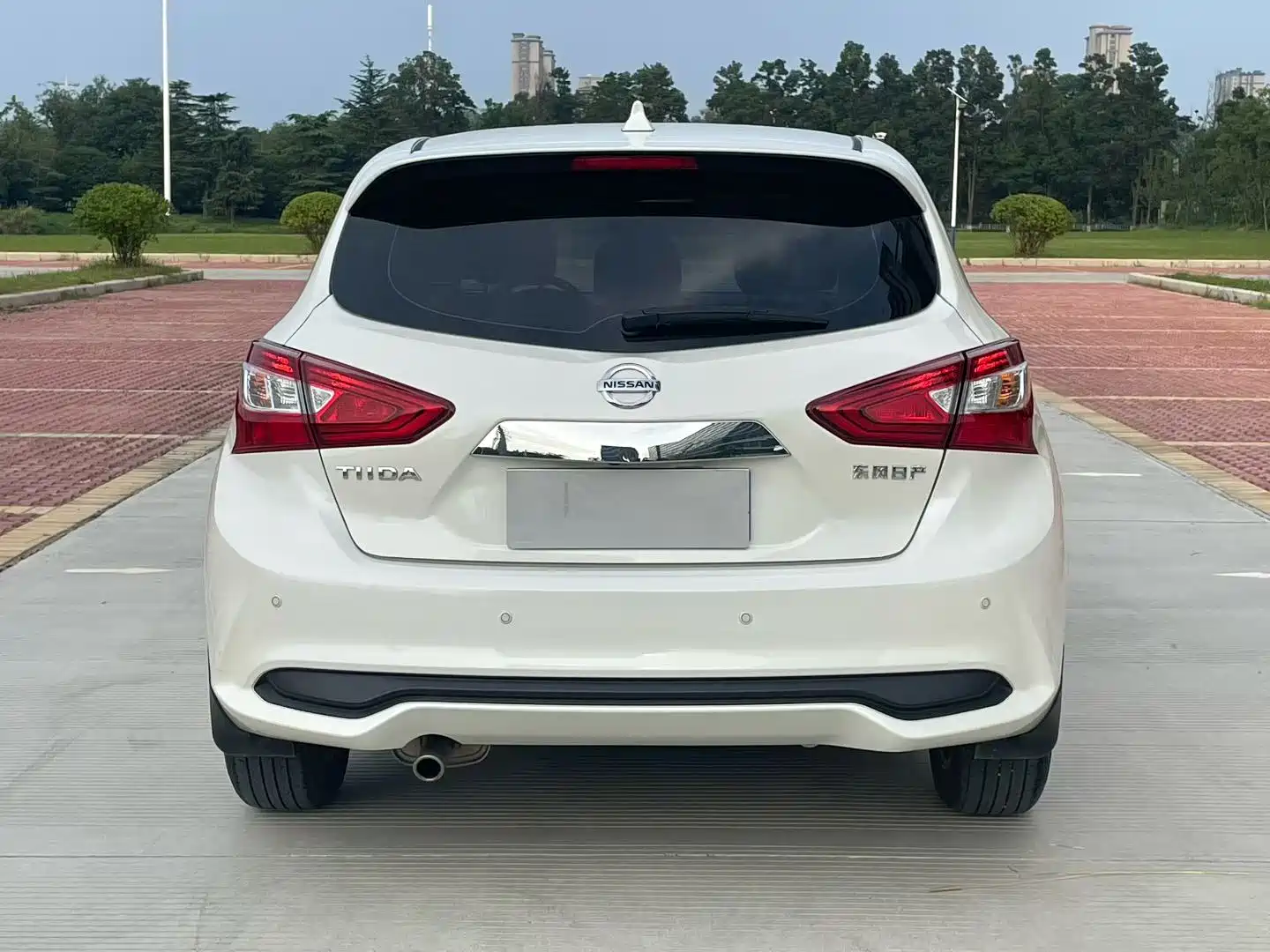 Фото 8 - Nissan Tiida