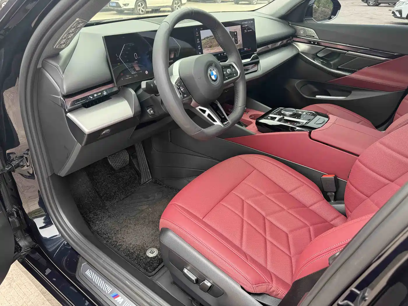 BMW 5 Series 2025 530Li Leading M Sport Package фото 27