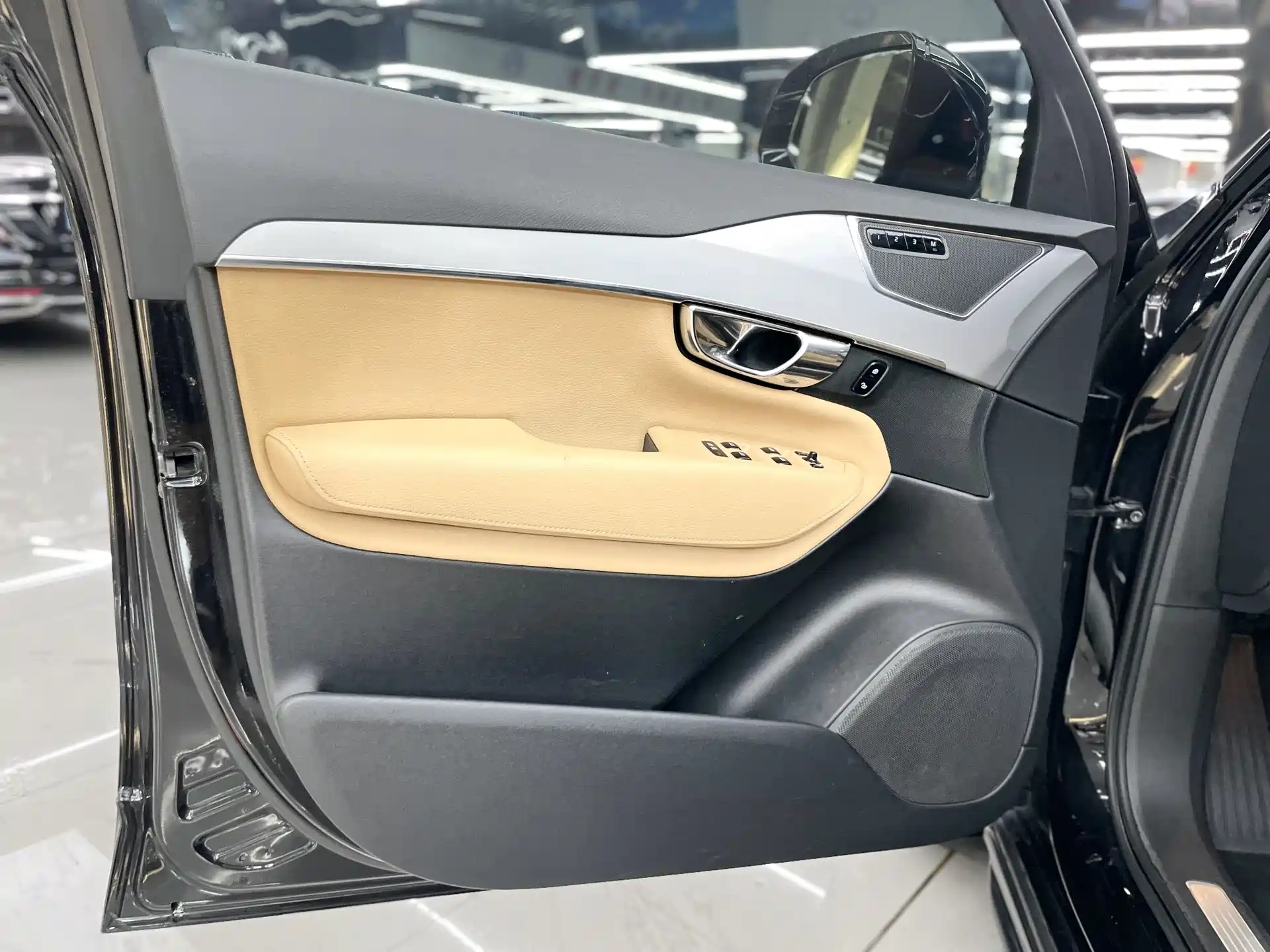 Фото 7 - Volvo XC90