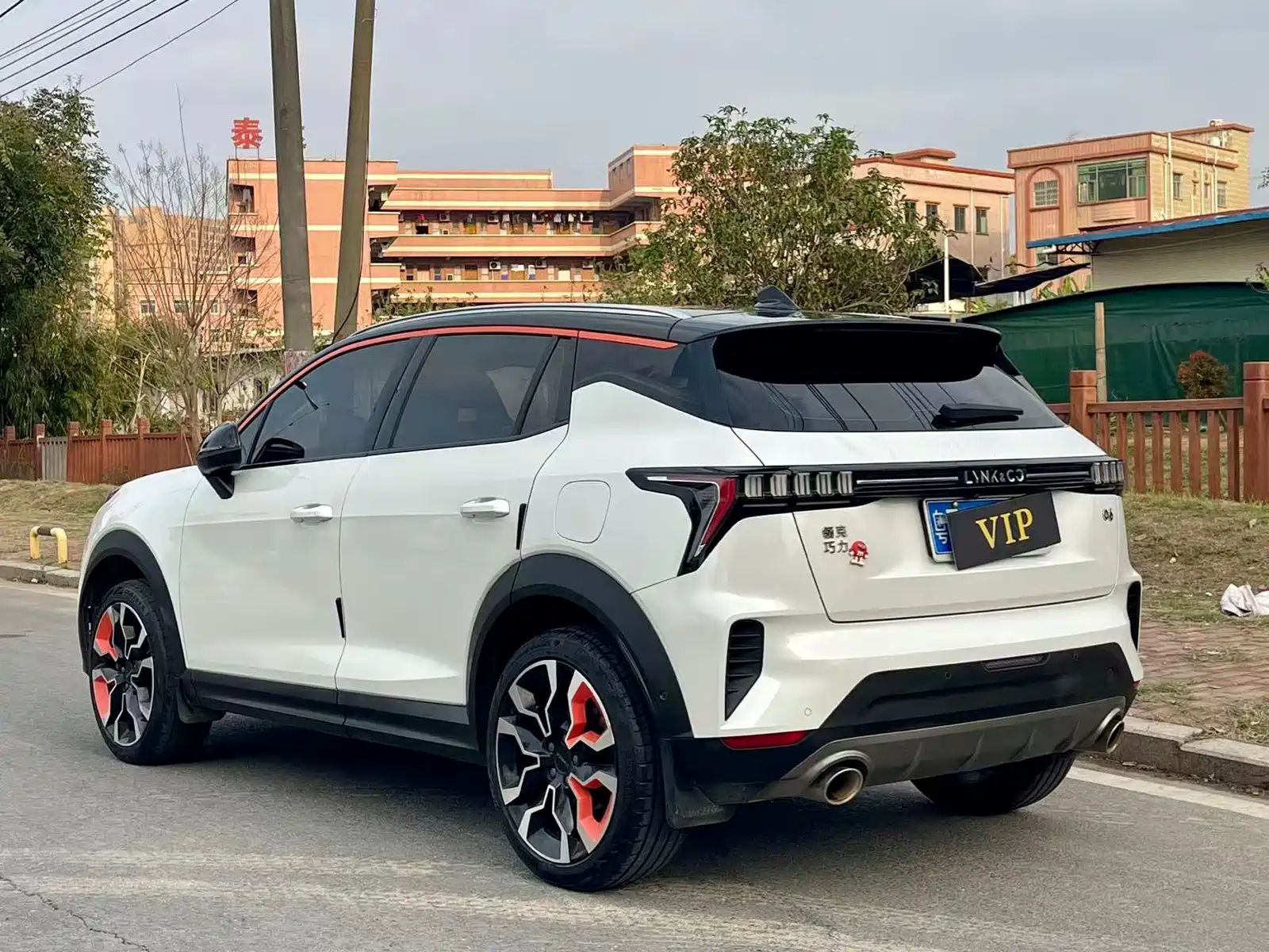 Фото 9 - Lynk & Co 06