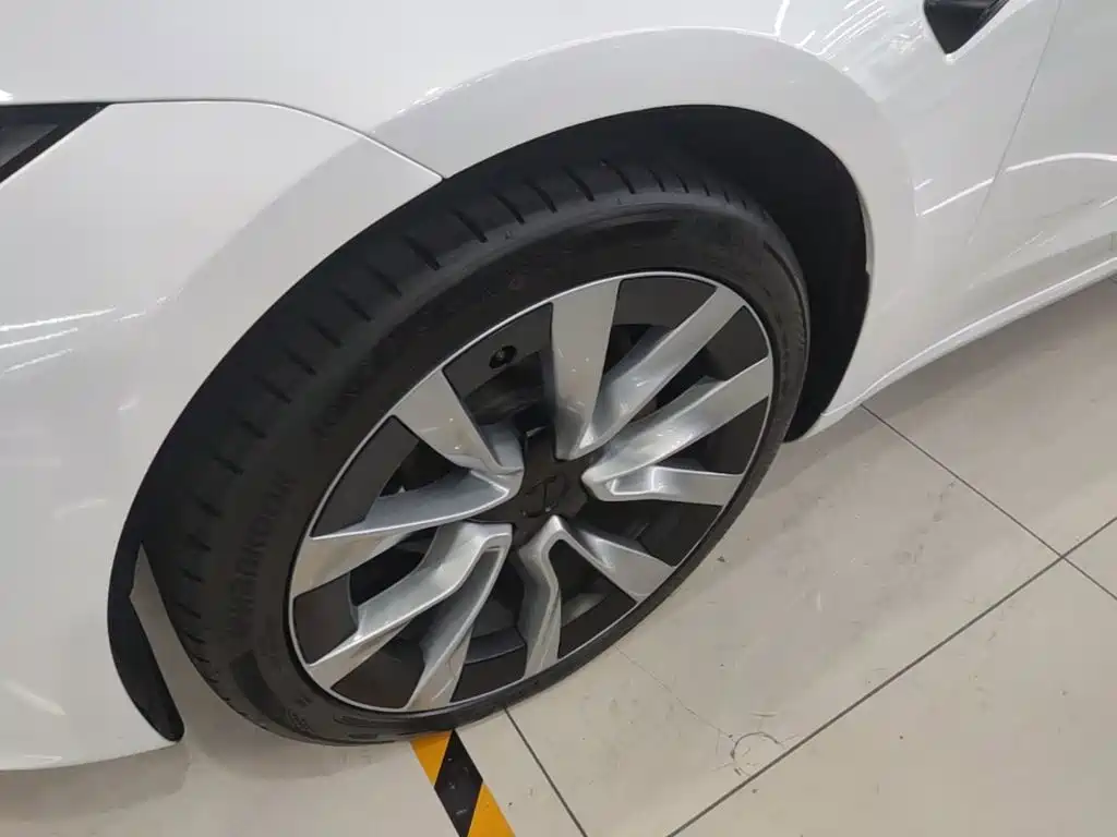 Фото 23 - Tesla Model 3