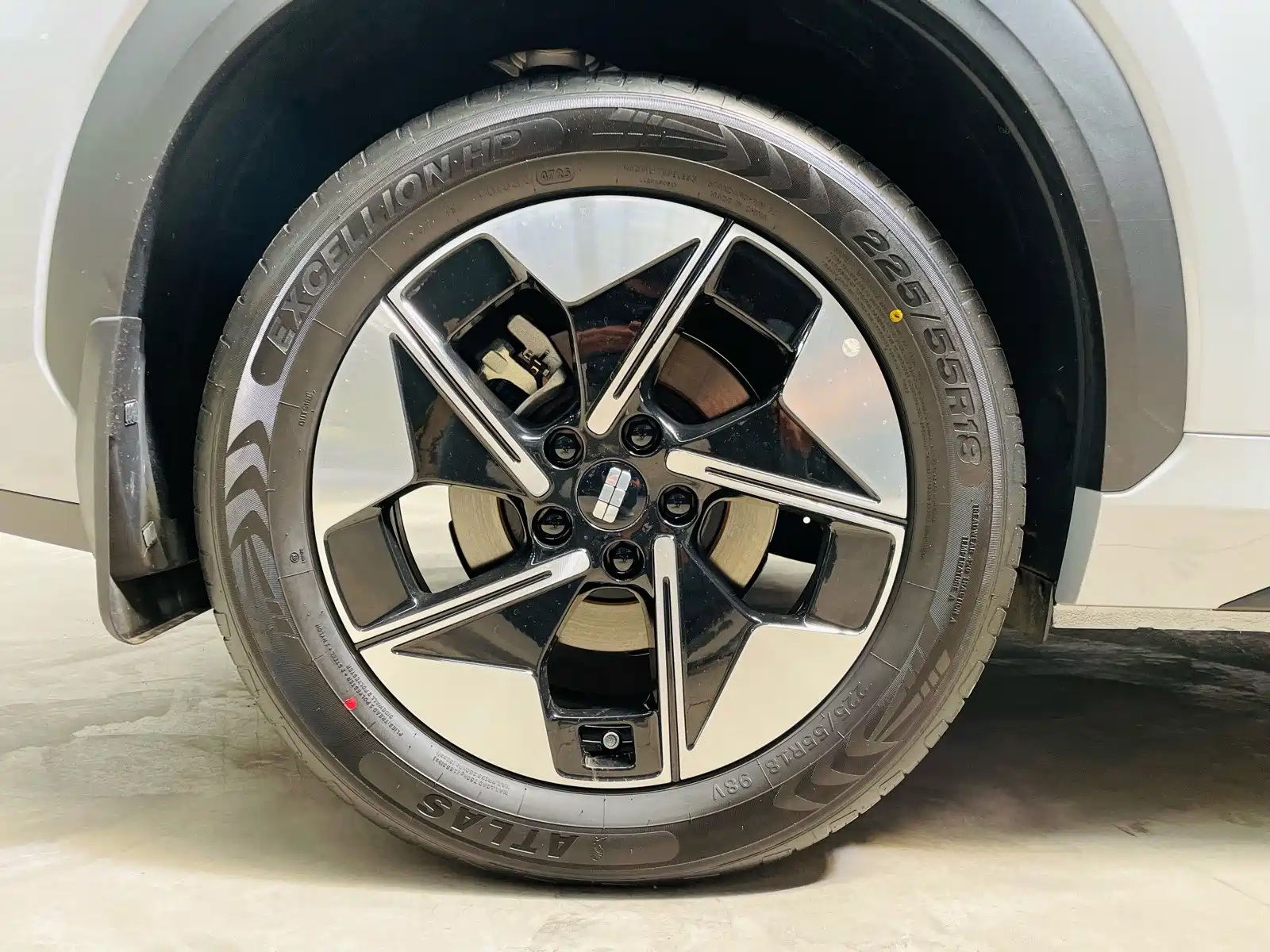 Фото 9 - Geely Galaxy Galaxy E5