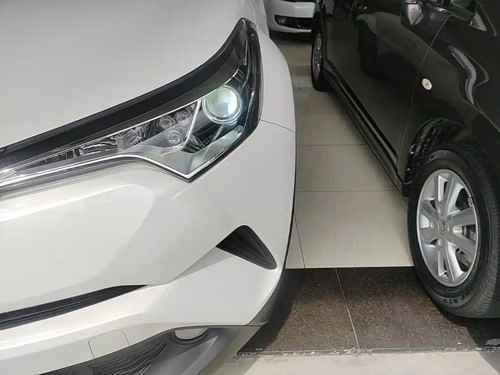 Toyota C-HR 2020 2020 Model 2.0L Leading