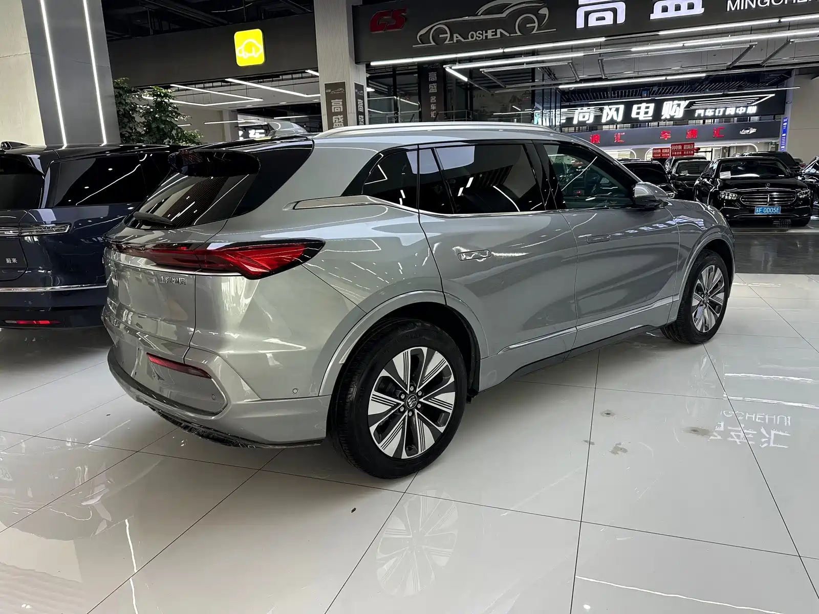 Фото 22 - Buick E5