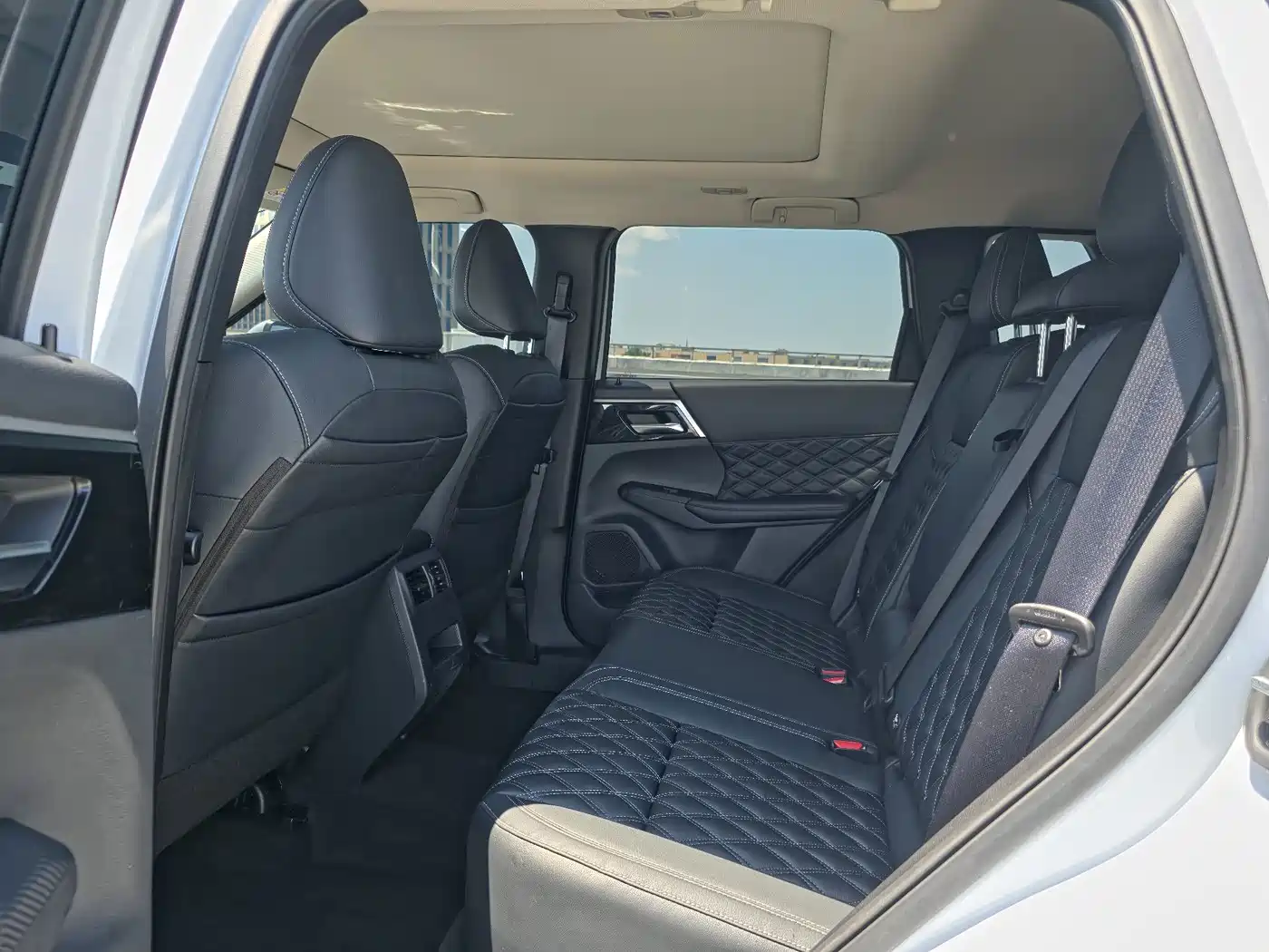 Mitsubishi Outlander 2023 2023 1.5T CVT AWD Premium Edition 5-seater