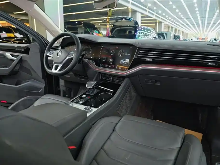 Volkswagen Touareg 2019 3.0TSI Sharp Edge Edition China VI фото 5