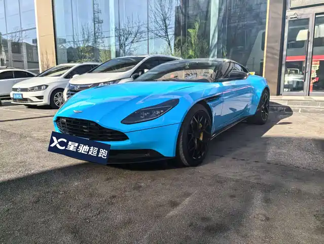 ASTON MARTIN DB11